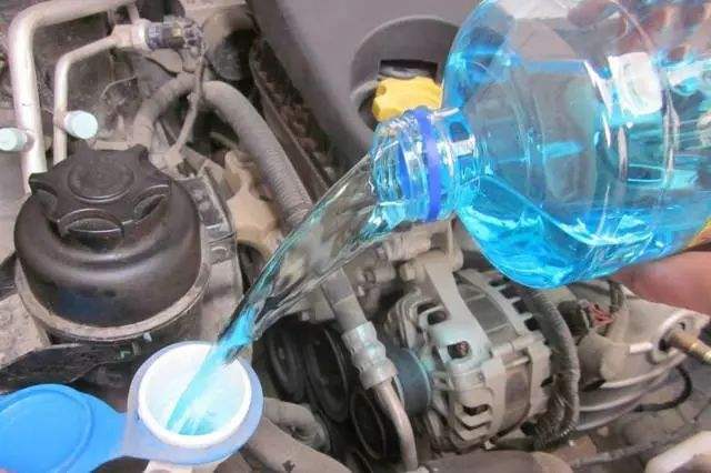 玻璃水灌裝設(shè)備 玻璃水灌裝設(shè)備