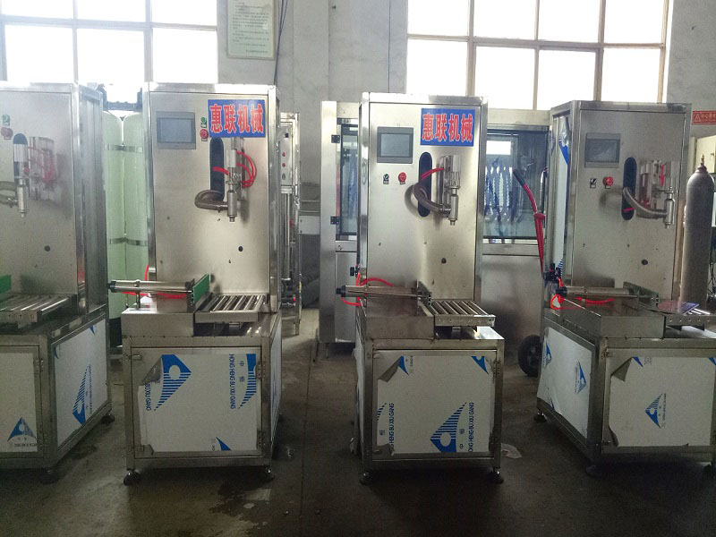 稱重式食用油灌裝機(jī) 稱重式食用油灌裝機(jī)