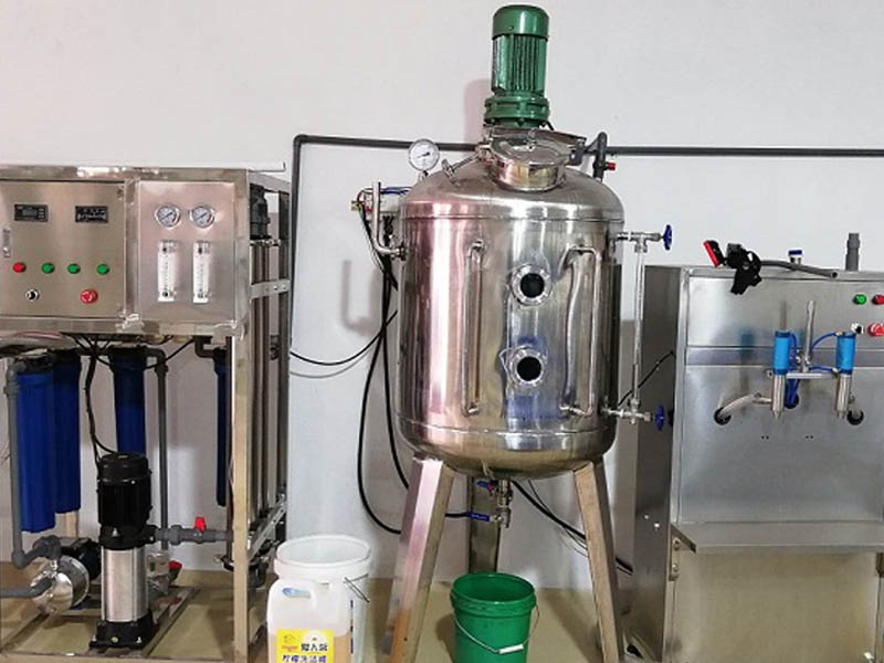 酒水灌裝配套不銹鋼儲(chǔ)罐