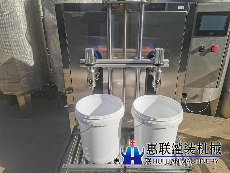 2頭半自動(dòng)稱(chēng)重式液體肥灌裝機(jī)